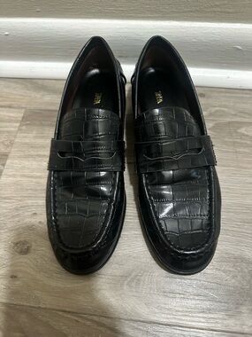 Zara Black Croc-Embossed Slip-On Loafers